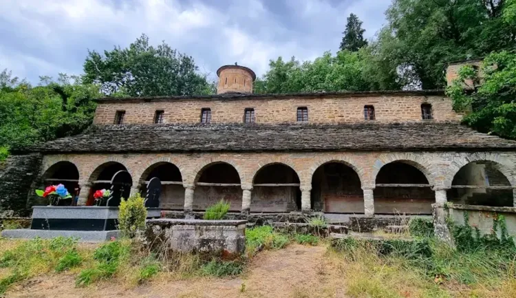 L'église de la Dormition de Sainte-Marie à Permet