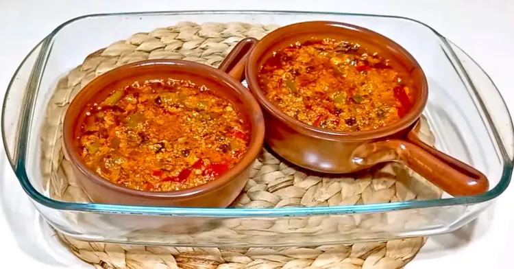 Fërgesë, une spécialité de la cuisine albanaise Fërgesë, une spécialité de la cuisine albanaise