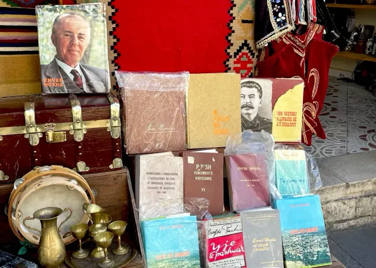 Les camarades Hoxha et Staline