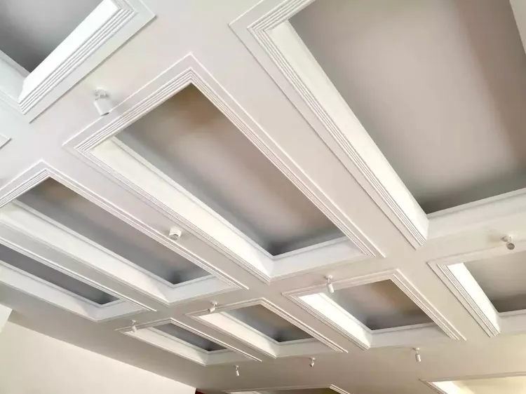 Les caissons décoratifs au salon de la villa Les caissons décoratifs au salon de la villa