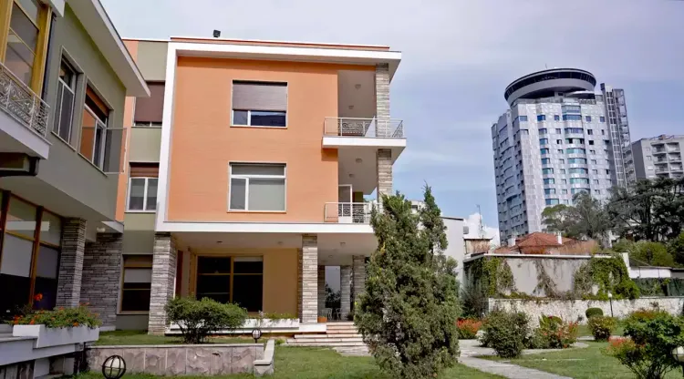 La villa d'Enver Hoxha dans le quartier de Blloku de Tirana La villa d'Enver Hoxha dans le quartier de Blloku de Tirana