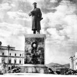 La statue de Joseph Staline sur la Place Skanderbeg (photo d'archive)