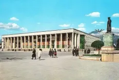 La statue de Joseph Staline sur la Place Skanderbeg (photo d'archive)